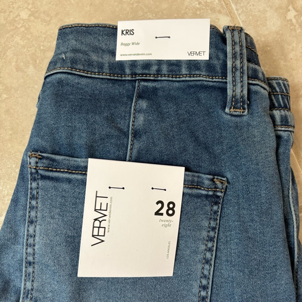 Vervet Flare Wide-Leg HR Jeans with Cuffed Hem - Picture 5 of 6